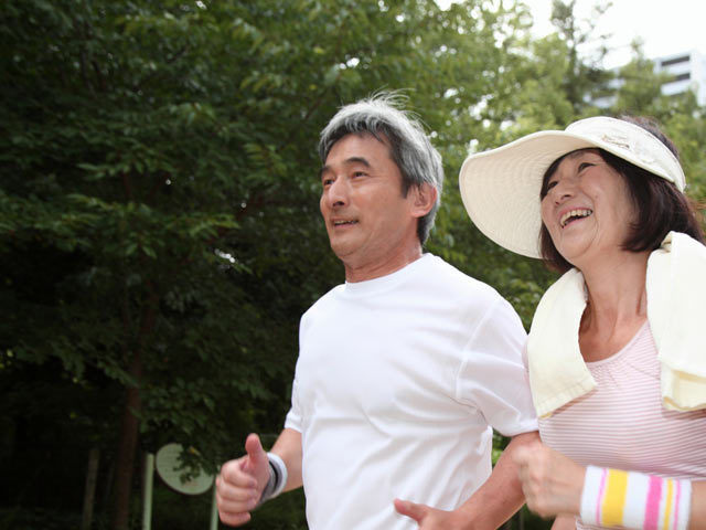 腰痛、膝痛、肩こり改善の福岡県福岡市にある整体院の健康的なシニアのジョギング